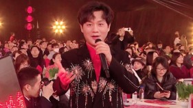 时代歌者洛琦献唱百花迎春中国文学艺术界2025春节大联欢