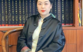 慧馨居士：执着追求，以工笔重彩佛画为己任与传承使命